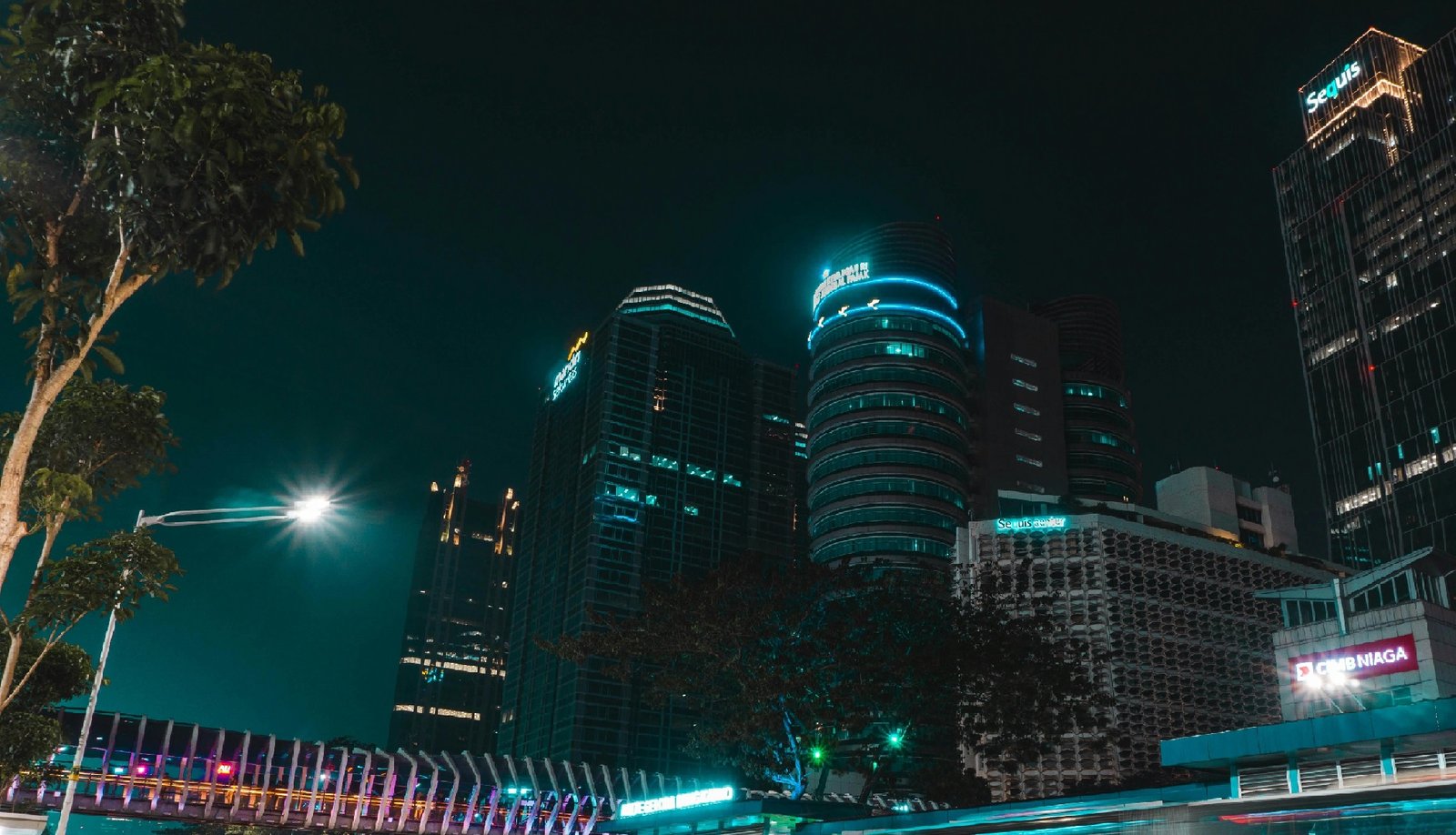 In today's fast-paced world, efficient logistics solutions and reliable delivery services are crucial for businesses to stay competitive. In a bustling metropolis like Jakarta, where traffic congestion and complex urban infrastructure can pose significant challenges, having streamlined last-mile delivery services can make all the difference in providing a seamless customer experience.